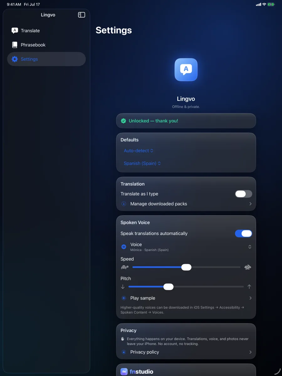Lingvo: Offline Translator — iPad — la sezione Voce parlata completa: selettore voce, cursori velocità e tono, riproduzione automatica e Riproduci esempio.