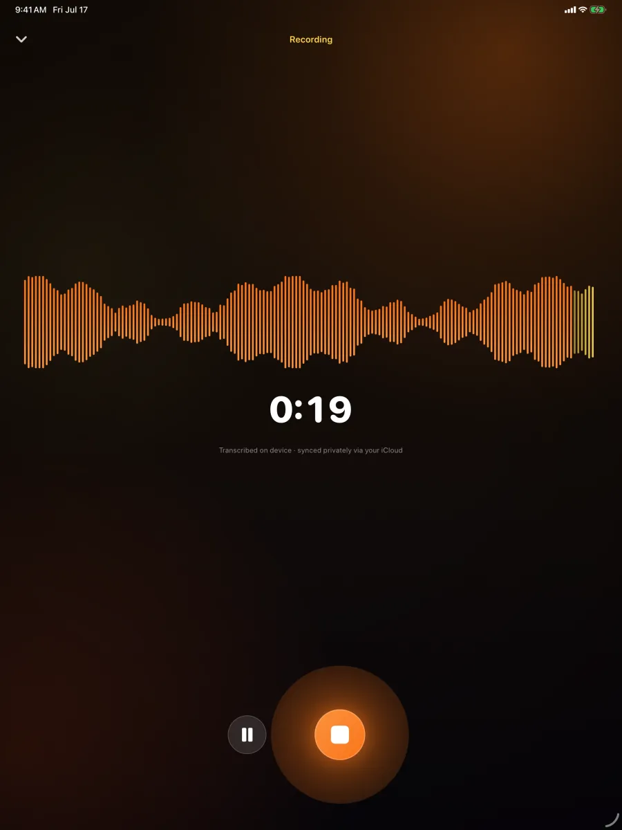 Verbatim: Voice to Text — iPad — a forma de onda ao vivo, em largura total.