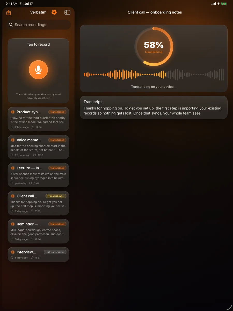 Verbatim: Voice to Text — iPad — tela dividida: suas gravações e uma transcrição ao vivo.